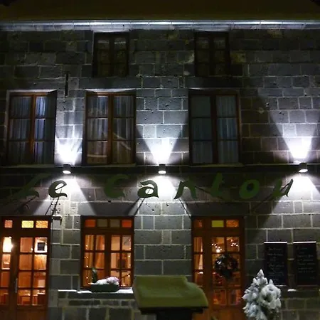 Hotel Le Cantou - Roche Orcival