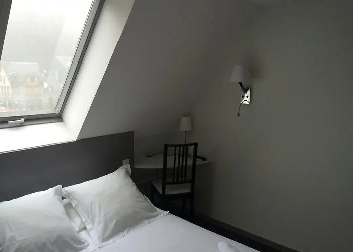 Le Cantou - Roche 2*