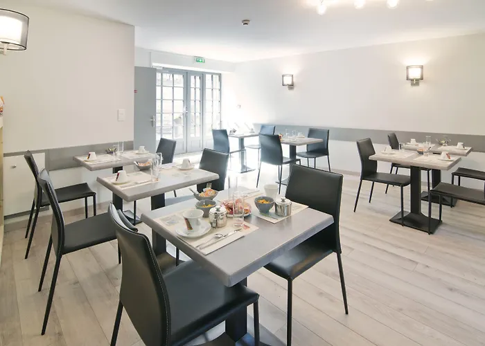 Отель Le Cantou - Roche 2*