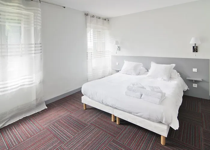 Le Cantou - Roche Отель 2*